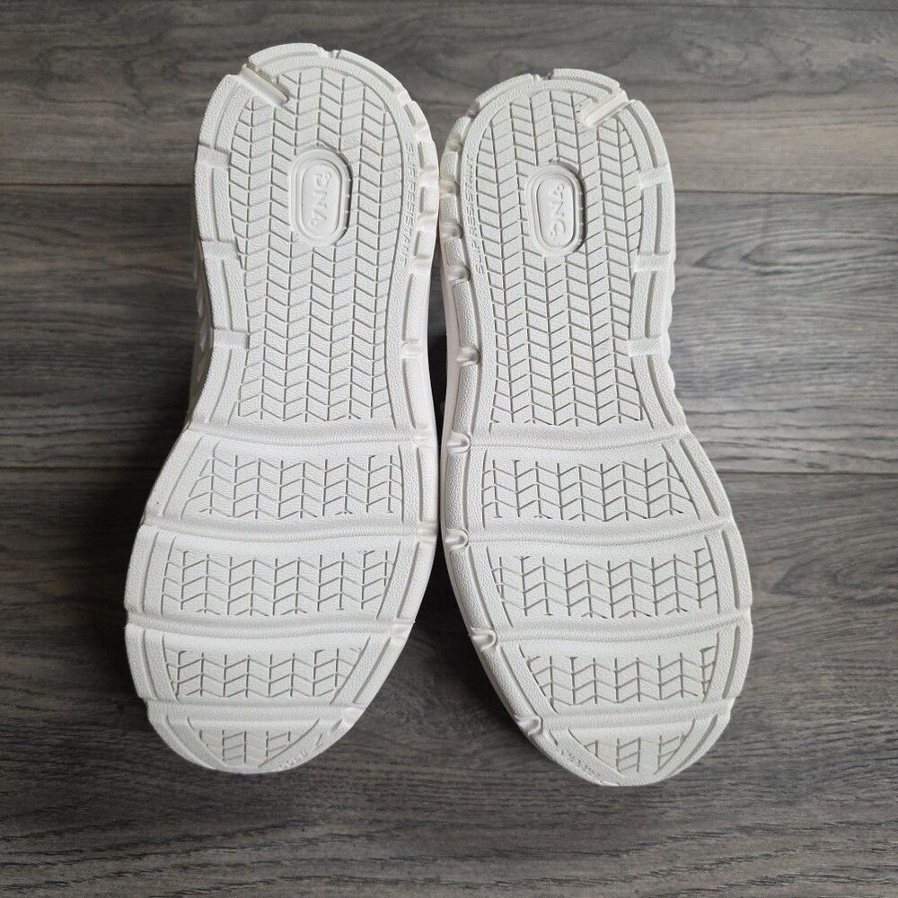 Brooks Women's Addiction Walker White Size 9D 2-V-Strap Sneakers 1103201D142 - Picture 8 of 8